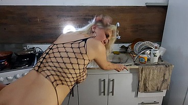 Sexo na cozinha, Ela me convidou para comer a sobremesa
