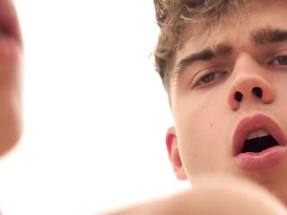 Ripped athletic weenie fucks a twink boy