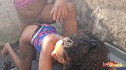 100% anal na escada de uma casa abandonada com velho brocha