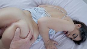 ”Jay Rock just really wants to taste his sexy stepsister Joseline”