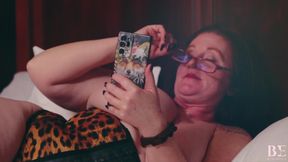 Sexy GILF masturbation Avalon Drake blush erotica
