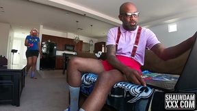 nerd girl shanice luv fucks geek shaundam to make a porno and put it on xvideos