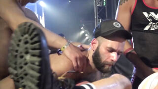 Gruppesex, gjengbang, muskel – diger pikk analknulling til gutta