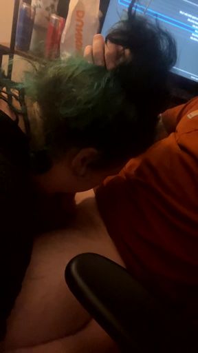 Submissive bwd GF deepthroats on a throatfuck