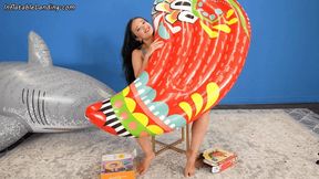 Roxy Inflates Red Hot Pepper by Mouth 4K (3840x2160) Inflatable Fetish