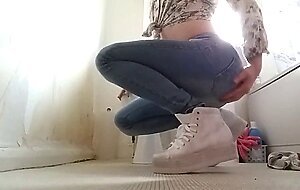 Crossdresser in tight Jeans and Sneakers