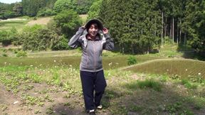 A177F05 Survey of Farm Women! Invite mature women who come to check on the rice fields to a hotel for pleasure sex!