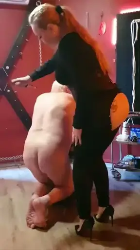 🇺🇲 Slave is flogged with different whips while a cane has to hold motionless on his hands. Full-length clip included in subscription. 🇩🇪 Sklave wird mit verschiedenen Peitschen ausgepeitscht während…