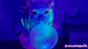 Bubblegum Blowing Alien Goddess