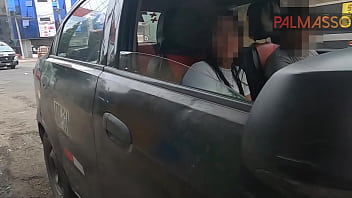 POR FAVOR PAGA EL TAXI, desconocida no tiene dinero para pagar su carrera al taxista y me pidi&oacute_ ayudarla a cambio de follarla en un coche