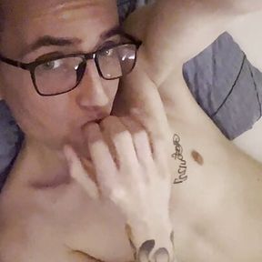 I make my cock cum and eat my cum, my tight anus is to be licked and fingered