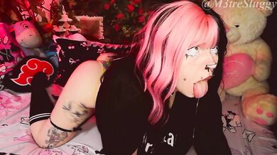 Kawaii Goth GF in cozy bedroom drips and opens her thighs - M3treSluggy