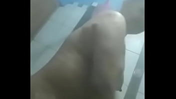 espiando en la ducha