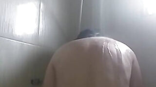 Selbstgedrehter Solo-Girl-Clip von asiatischen Amateur-Schwulen beim Arschfick