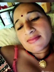 Stripchat Haliya bhabi put chilly inside pussy