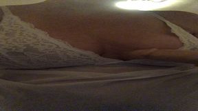 caresses avec mon gode en nuisette