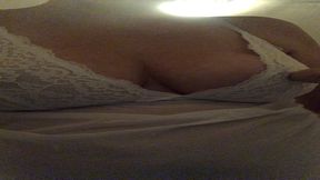 caresses avec mon gode en nuisette