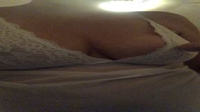 caresses avec mon gode en nuisette