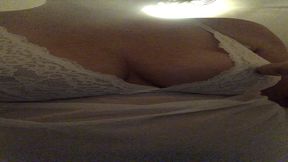 caresses avec mon gode en nuisette