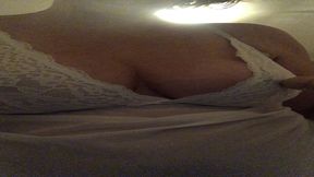 caresses avec mon gode en nuisette