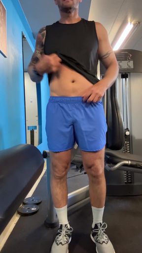 Amateur GF rides big dick after cutting it off