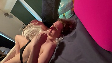 Trans girl tries to cum on her own face