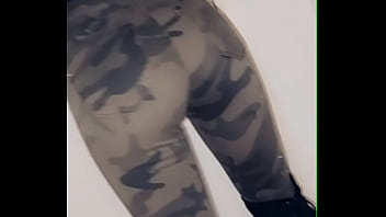 Rejoins moi pour voir ce qu&rsquo_il se cache en dessous