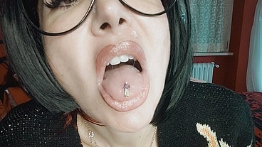 the giantess uses you in place of her missing tooth and