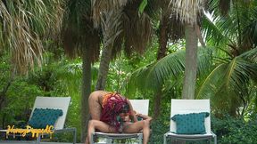poolside quickie: honeydippedc
