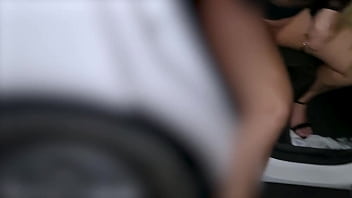 Transei numa edifica&ccedil_&atilde_o abandonada e um desconhecido gozou na minha buceta PT 3-3 Leg PT