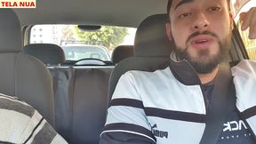 fui pegar minha amiga que chegou de viagem acredita que ela ja veio sem calcinha pra mim provocar dentro do carro!