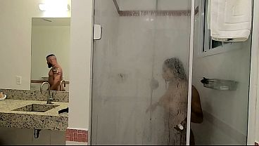 Comi a gostosa da minha cunhada no banho