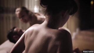 Nagy mellű Lena Paul és Lena Love anális szexet szopnak Jay Taylor és Danny Mountain által.