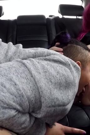 Buttplugged backseat babe&#039;s lezzing out