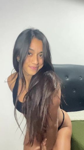 LATINA TEASE BABE AMATEUR FITNESS NATURAL TITS