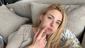 Puffy cheeks play MKV