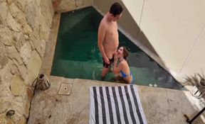 aphrodisia se fait mettre a la piscine