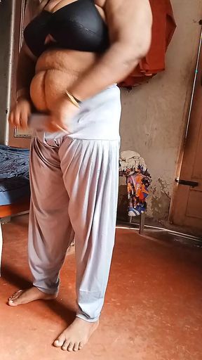 College Lacher in Dress Change