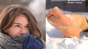 Teresa barefoot in the snow - Video update 12387 HD