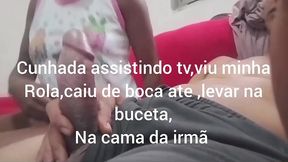 cunhada puta,viu a rola ja caiu de boca vendo tv