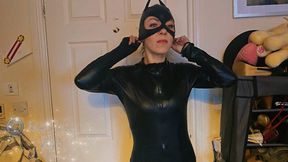 S1 E3 The Catwoman's troublesomes - The drooling Queen
