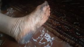 THE FILTHIEST DIRTIEST FEET EVER !