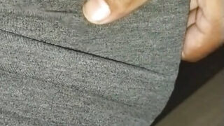 熱心なゲイボトムが男たちをフェラして中出しをもらう。