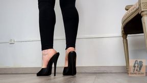 (563) Shoe Collection: Shoeplay and Walking in Domina Mules - Dame Olga (720p)