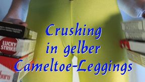 Crushing in yellow cameltoe leggings - Crushing in gelber Cameltoe-Leggings
