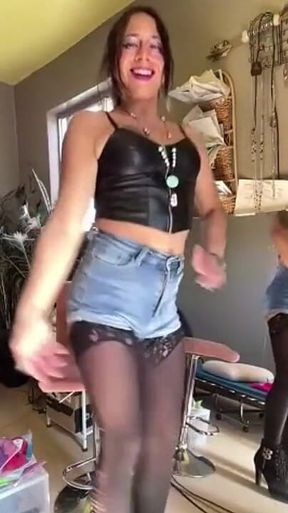 Sexy Dance While Live
