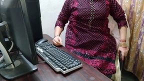 Indian Office Boss Hot Sex with Desi Beautiful Girl