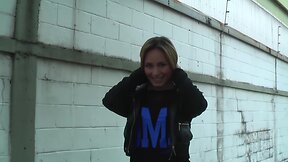 Behold the magnificent rooster: a spectacular sight