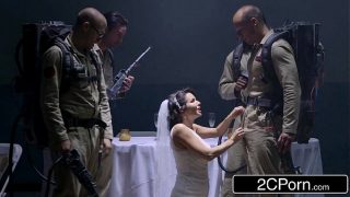 Cosplayer sexy di una sposa fantasma in cerca di un bukkake da Ghostbusters