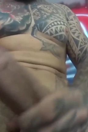 Tattooed Jerking off and Cumming Yummy